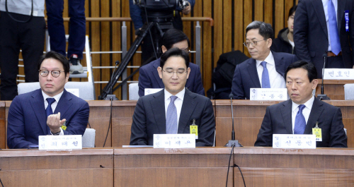 '최순실 청문회' 출석한 최태원-이재용-신동빈