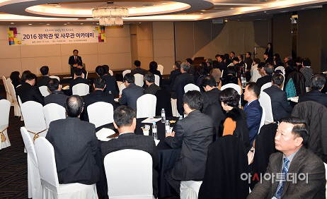12.07.(수)김석준 교육감 7일 장학관 및 사무관 아카데미 격려1