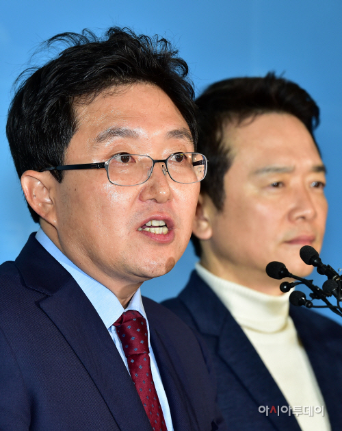 [포토] 탈당 남경필-김용태 '공화국의 헌법은 유린되었고 국민의 믿음은 부서졌다'