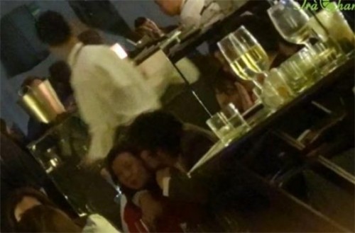 <b>이병헌</b>, <b>이민정</b> 앞에서 다른 여성과 <b>스킨십</b> 논란…소속사 "가족 같은 사...