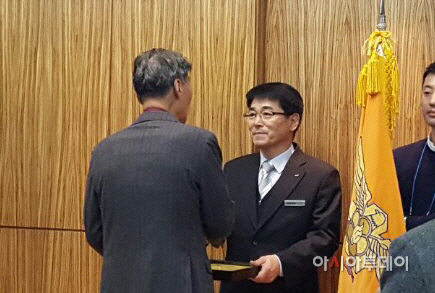 표창 수여 사진