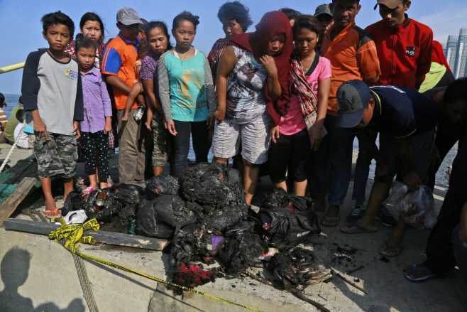 Indonesia Ship Fire <YONHAP NO-3976> (AP)