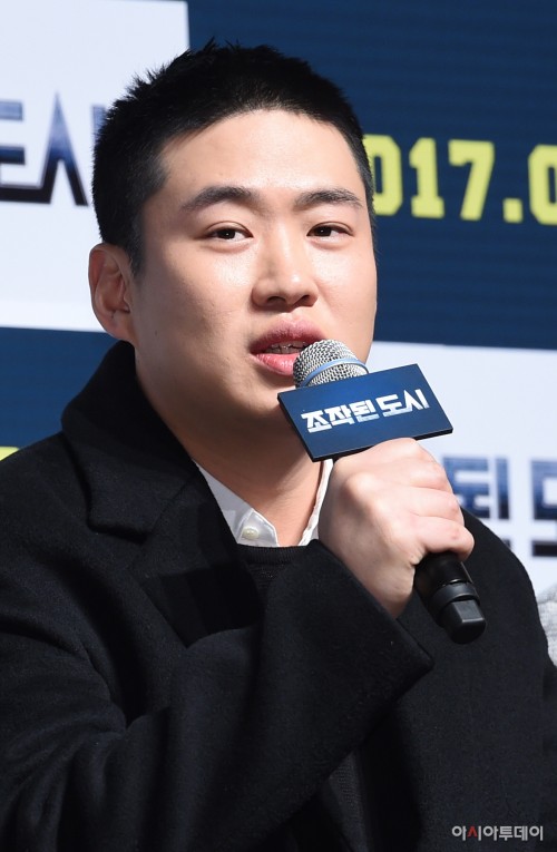 安宰弘《被操纵的城市》制作发布会现场呆萌表情展示