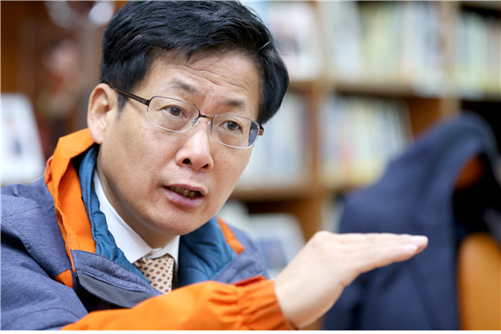 대선후보 경선 나선 최성 고양시장이 ‘반기문 총장의 대통령