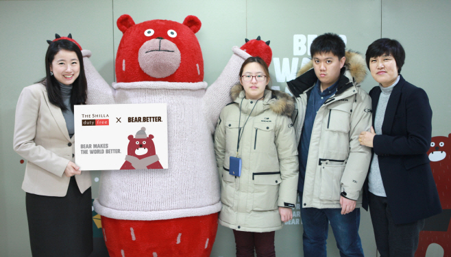 신라면세점, 빨간곰 '베어베터' 전달식