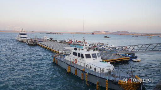 삼길포항 부잔교 및 서산호 모습
