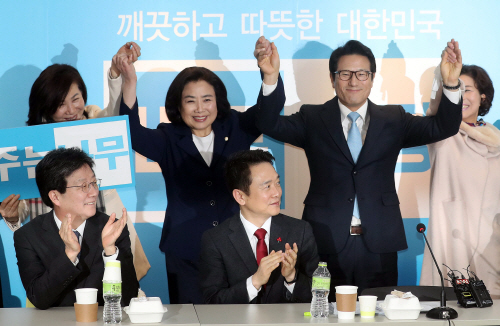 '새누리 탈당' 박순자, 바른정당 회의 참석