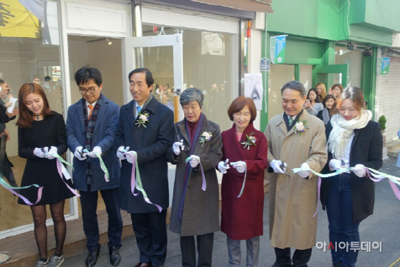 청년상인 울리고도...이대 ‘15억 지원특혜’ 의혹 - 뉴스 썸네일 이미지