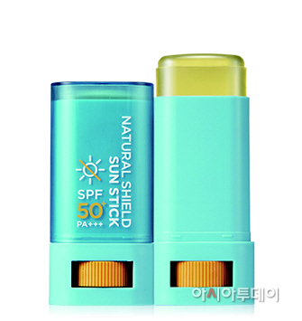 5. A.H.C_내추럴 쉴드 선 스틱 SPF 50+ PA+++
