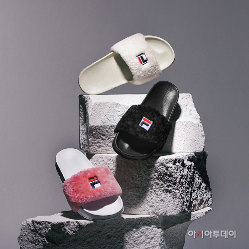 휠라_FILA X BAJA EAST 퍼 슬라이드