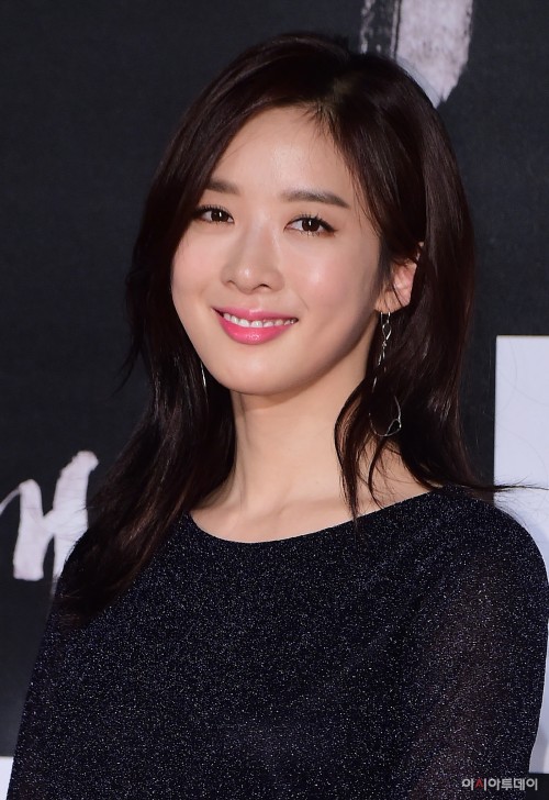 李清娥解冰发布会低眉浅笑美颜惹人醉