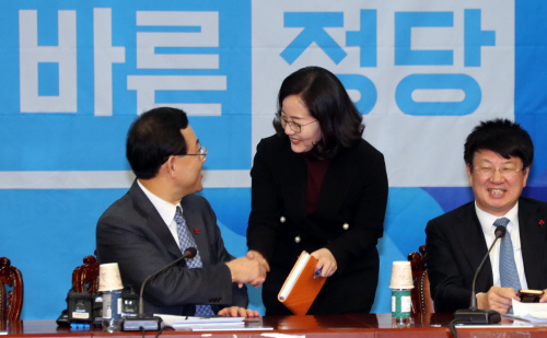 바른정당 정책의총 참석한 김현아 의원