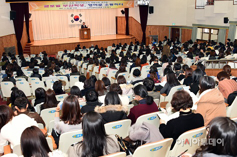김석준 교육감 24일 초등 영어전담교사 워크숍 격려1