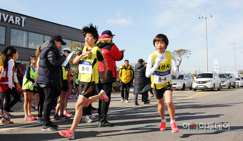 역전경주대회 역주하는 서산시 선수단