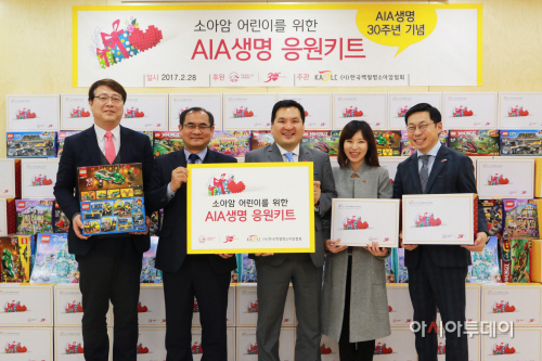 [사진자료] AIA생명, 소아암 환아 623명에 응원키트 전달