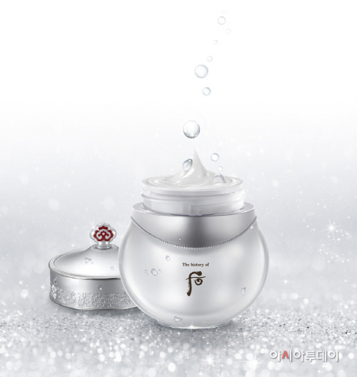 연출컷-LG생활건강, 후 공진향 설 미백 수분 크림 (1)