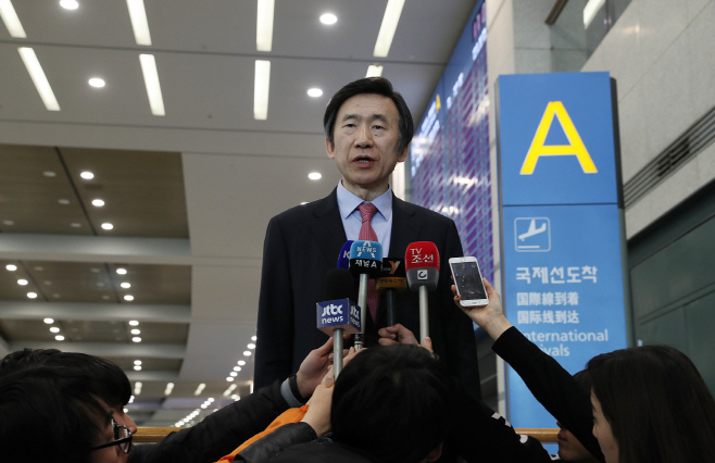 중국 보복 조치 관련 답하는 윤병세<YONHAP NO-3954>