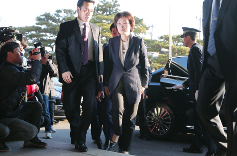운명의 날, 출근하는 이정미<YONHAP NO-1999>