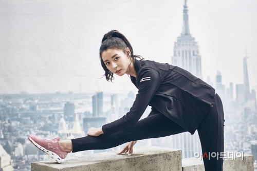 [아이더_사진자료] 렉스 프로 워킹화 모델컷 (3)
