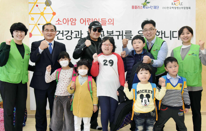 홈플러스_한국백혈병소아암협회와 희망책가방 전달식 (1)