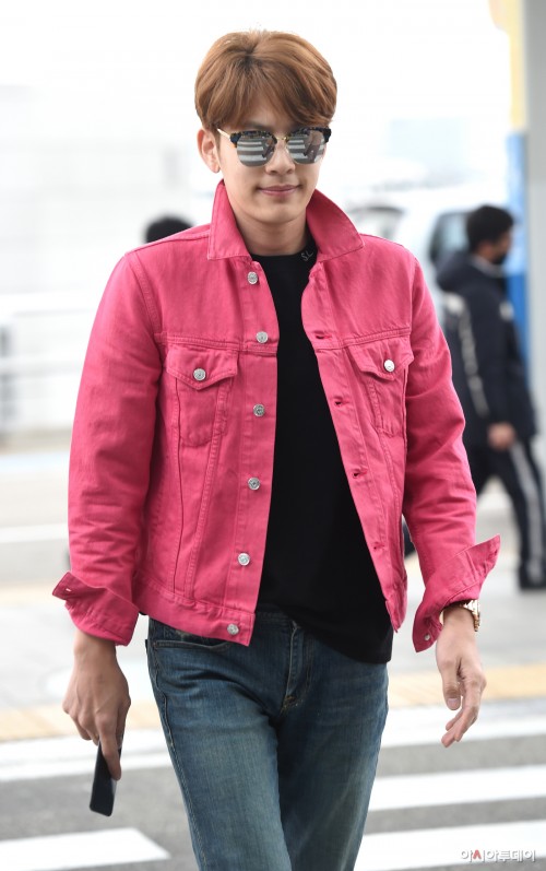 seven穿粉色夹克现身仁川机场吸睛 - 韩国今日亚洲