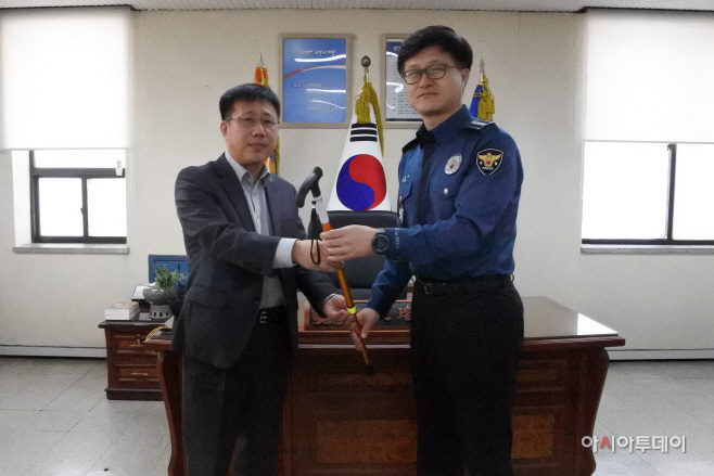노인사고예방 안전지팡이 배부