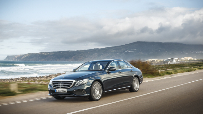 사진1-메르세데스-벤츠 더 뉴 E 220 d 4MATIC 익스클루시브