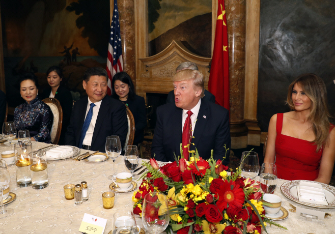 Trump US China <YONHAP NO-2680> (AP)