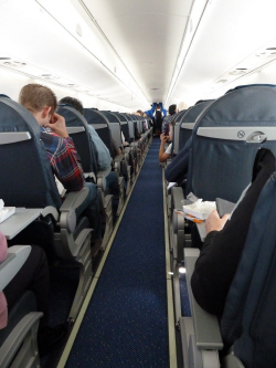 aircraft-608064_1920