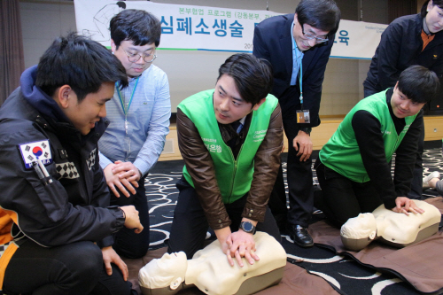 [사진자료1] SC제일은행 심폐소생술 교육장면