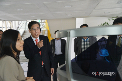 2_3D홀로그램 뇌과학 기술 참관 (1)