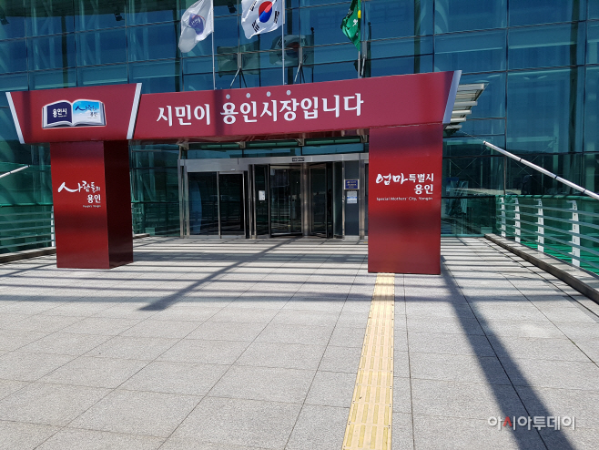 시각장애인 방해 하는 가설물
