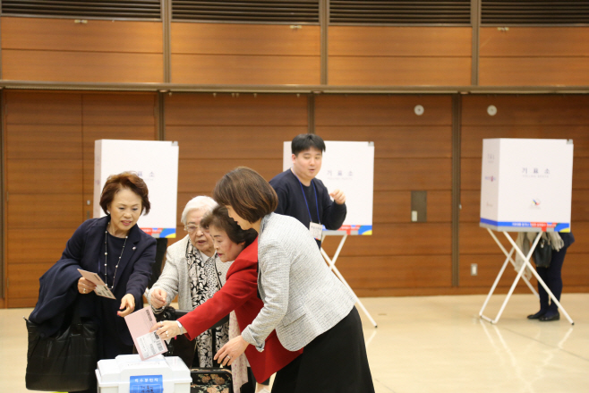 日 대선재외투표 첫