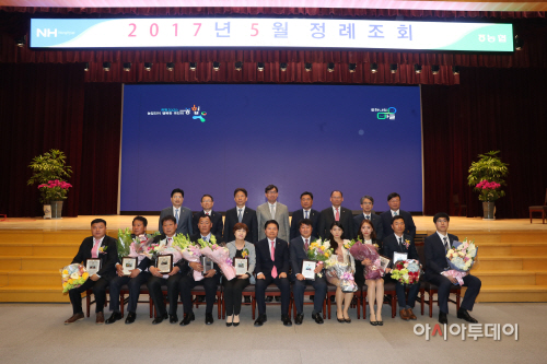 사진1. 가정의 달 모범직원상 수상
