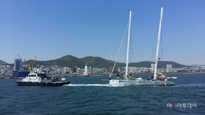 부산본부세관, 부산항 표류중인 조난선박 구조