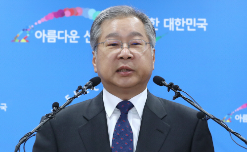 대국민담화문 발표하는 김용덕