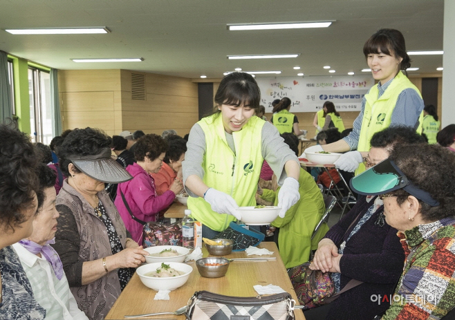 한국남부발전, 가정의 달 맞아 삼계탕 나눔행사 가져