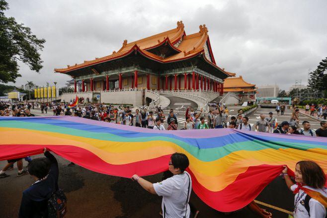 (FILE) TAIWAN HUMAN RIGHTS LGBT <YONHAP NO-3016> (EPA)