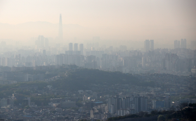 안개와 미세먼지에 갇힌 서울<YONHAP NO-1497>