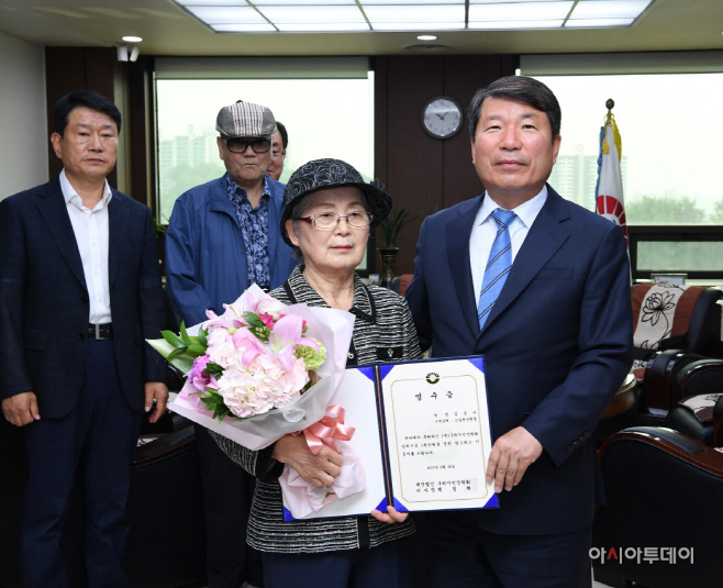 감동의 장학금기탁