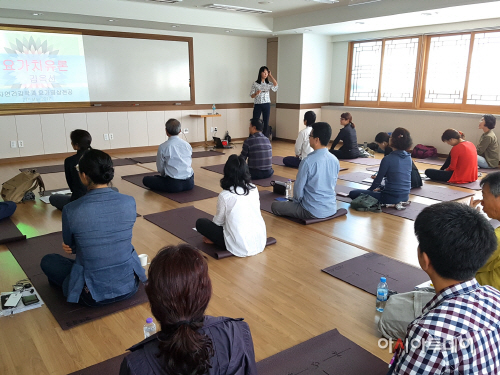 웰빙문화대학원 오프라인 수업_요가치유론