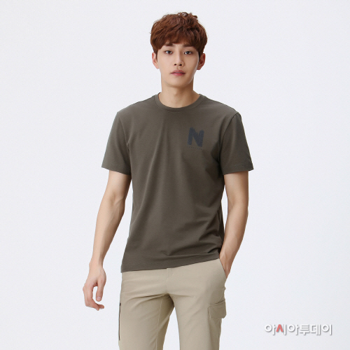 네파 에코 그래픽 티셔츠 착장컷