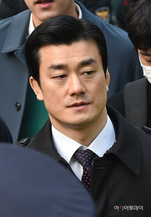 [포토]박 전 대통령 소환날 자택 향하는 이영선