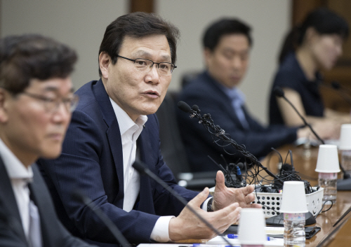 소감 밝히는 최종구 금융위원장 내정자<YONHAP NO-3877>