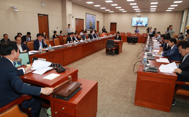 한국당 참석, 국회 산자위 전체회의 개최