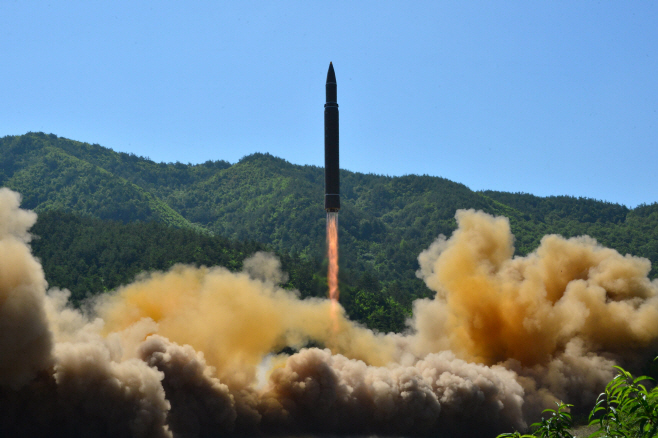 북한이 쏘아올린 대륙간탄도미사일 화성-14형<YONHAP NO-3595>
