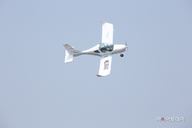 국내 최초개발 2인승 경량항공기 초도비행