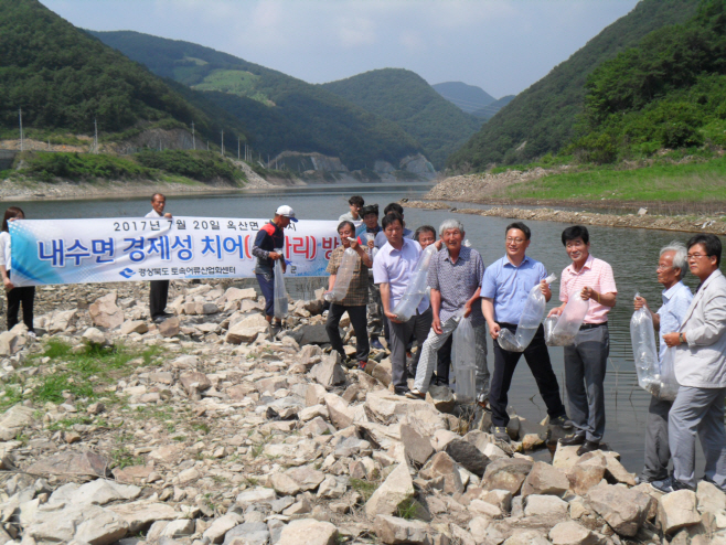 7월25일 의성군, 경제성치어(쏘가리) 토속어종 방류 행사 가져2