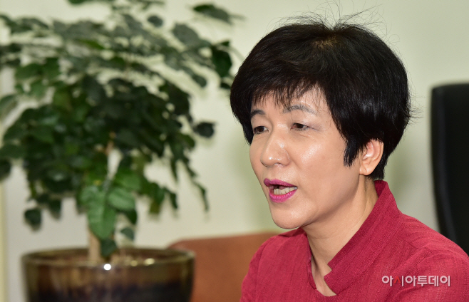 [포토] 고용노동부 장관 내정 소감 밝히는 김영주 의원