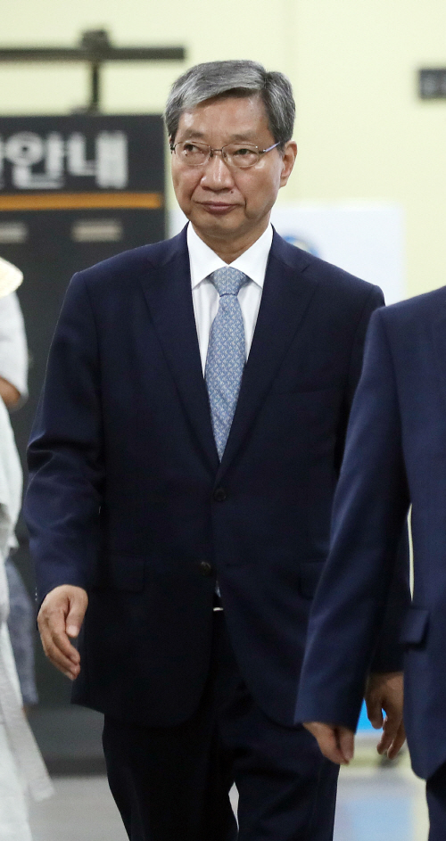 법정 향하는 장충기 전 미래전략실 차장<YONHAP NO-1872>